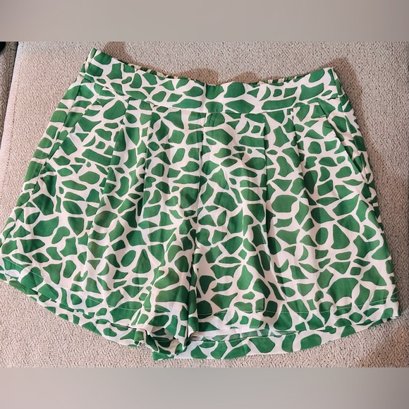 Dynamite| flowy shorts - Picture 2 of 4